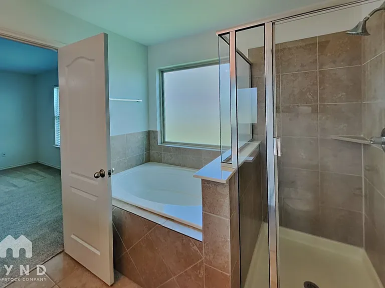 440 Stonebrook Dr — Photo 10