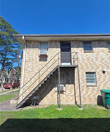 2nd image of 405 Shrewsbury Ct APT 6