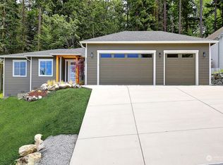 830 Holbeck Dr, Camano Island, WA 98282