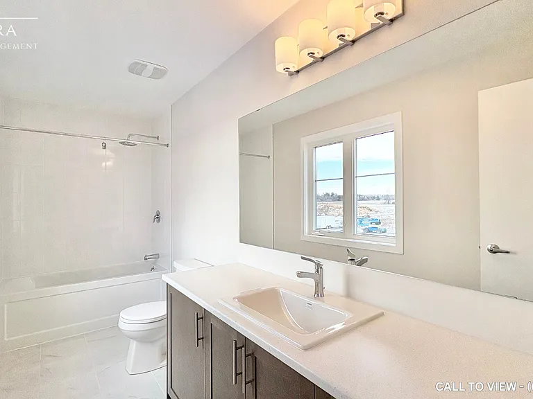 535 Oldenburg Ave — Photo 9