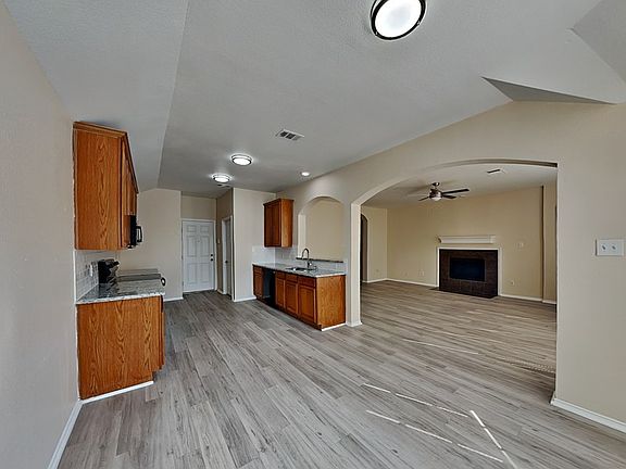 5th image of 613 Destin Dr