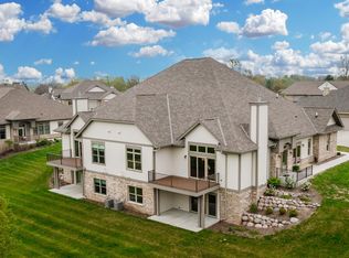 7534 W Tuckaway Pines Cir, Franklin, WI 53132