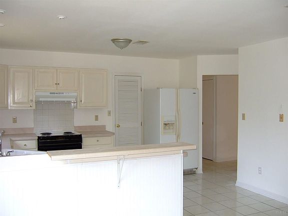 2nd image of 424 S 72nd Ave