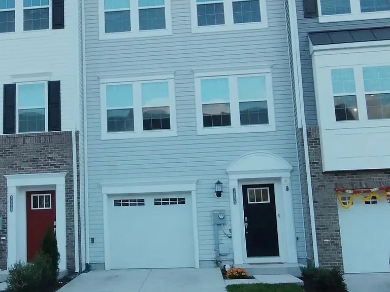 1235 Greylock Ln — Photo 1