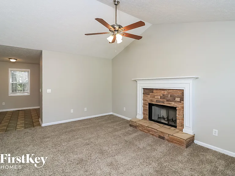 16 Pleasant Dr — Photo 3