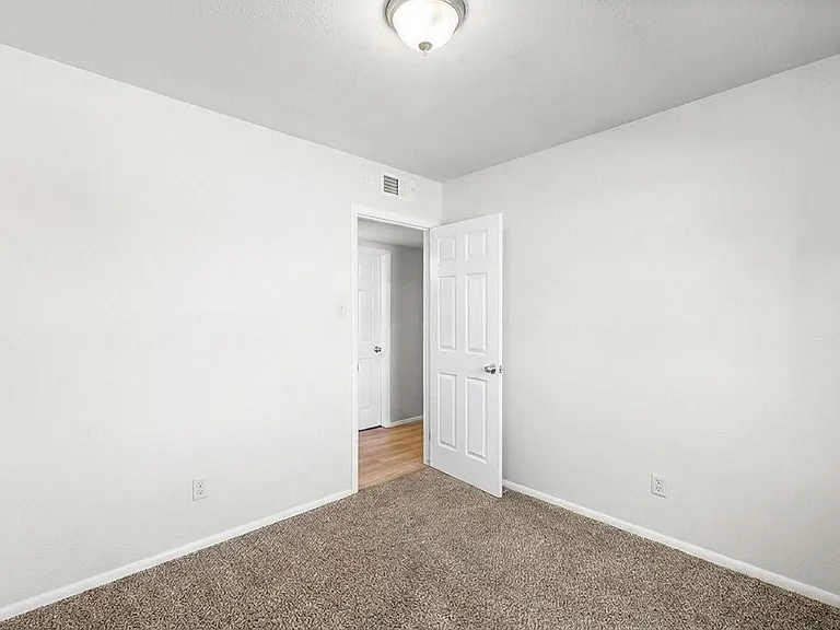 4712 Delamar Ave NE — Photo 28