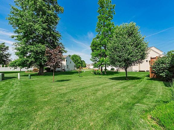 3rd image of 8277 Bellow Park Dr