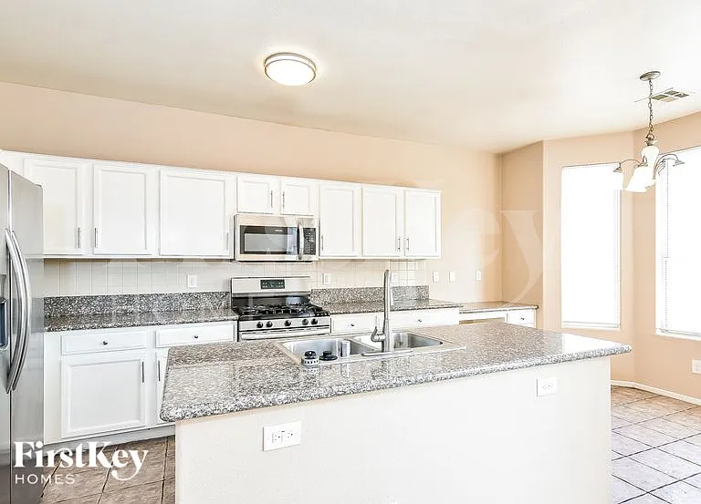 5008 Sparkling Sky Ave — Photo 6