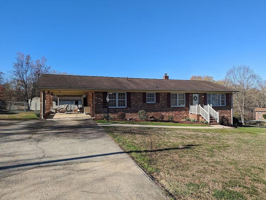 1st image of 1109 E Oak Hill Dr