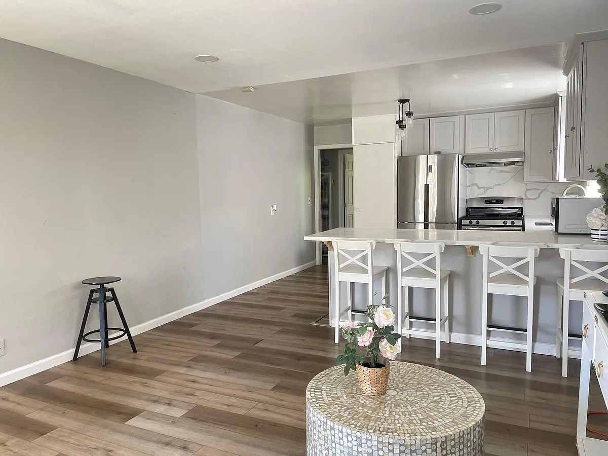 Building Photo - 3854 Madeline Dr #2