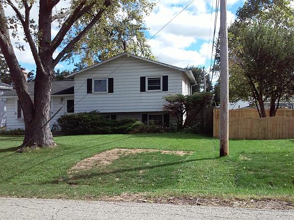 4th image of 33217 N Park St