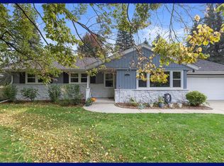 W189N4998 Crest View Ter, Menomonee Falls, WI 53051