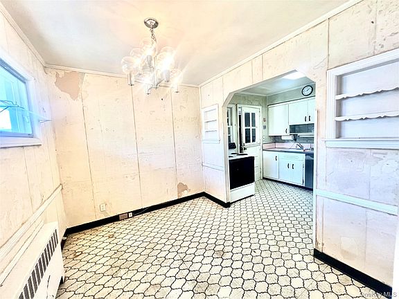 4th image of 446 Howard Avenue