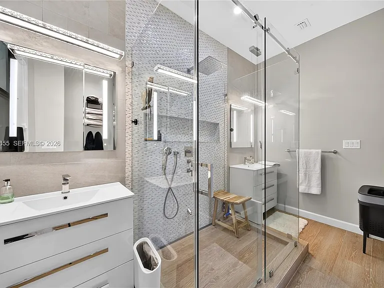 460 W Dilido Dr — Photo 23