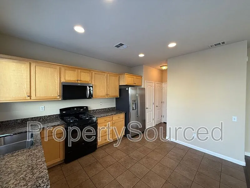 3 bed, 2.5 bath, 1286 sqft, $2,495 — Photo 4