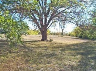 1009 E Fish Creek Rd, Grand Prairie, TX 75052