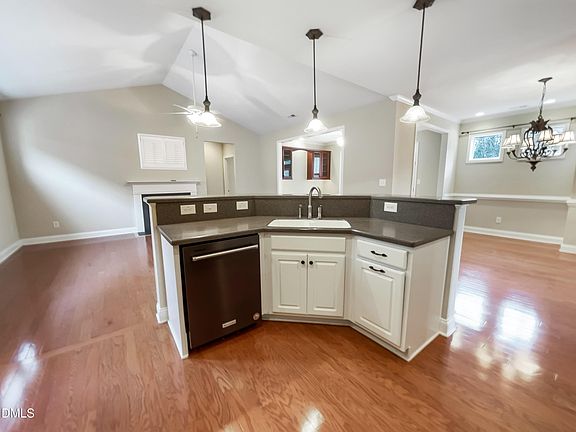 4th image of 115 Denby Cir