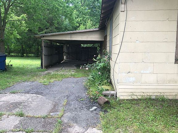 2nd image of 2811 Dalton St