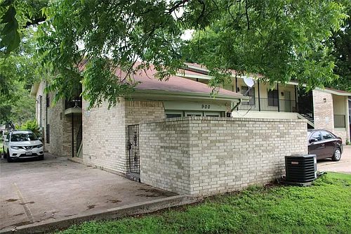 900 N Austin St Photo 1