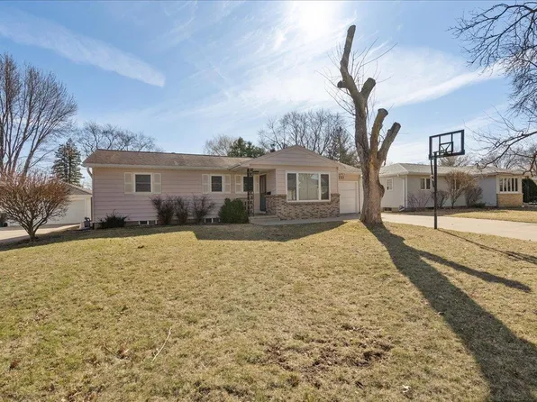 2717 Highview Ave, Waterloo, IA 50702