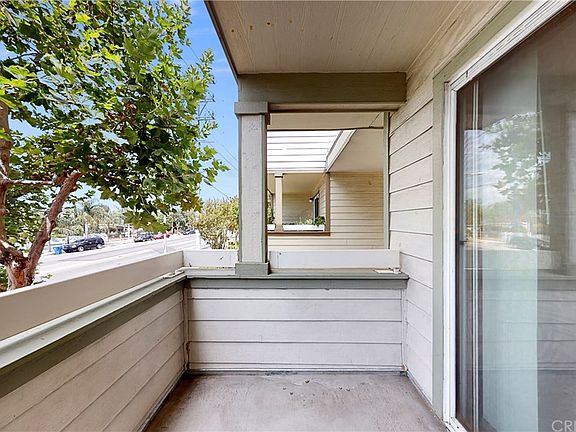 3rd image of 11150 Glenoaks Blvd Unit 321