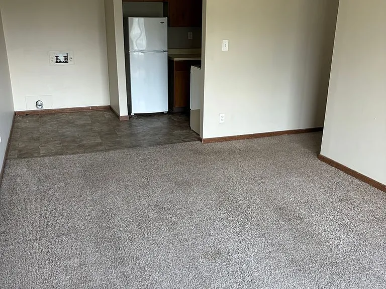 130 S Clay Street — Photo 3