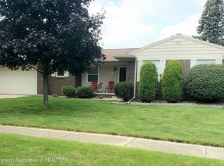 904 London Dr, Lansing, MI