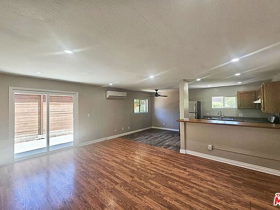 2nd image of 6946 1/2 Jellico Ave