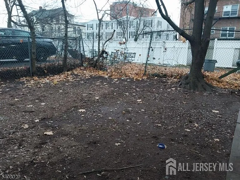 97 Easton Ave — Photo 5