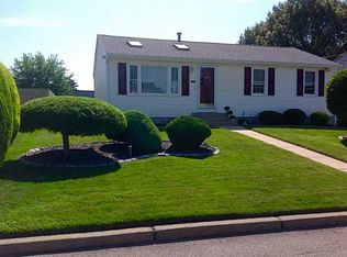 16 Samuel Ct, Cranston, RI 02920