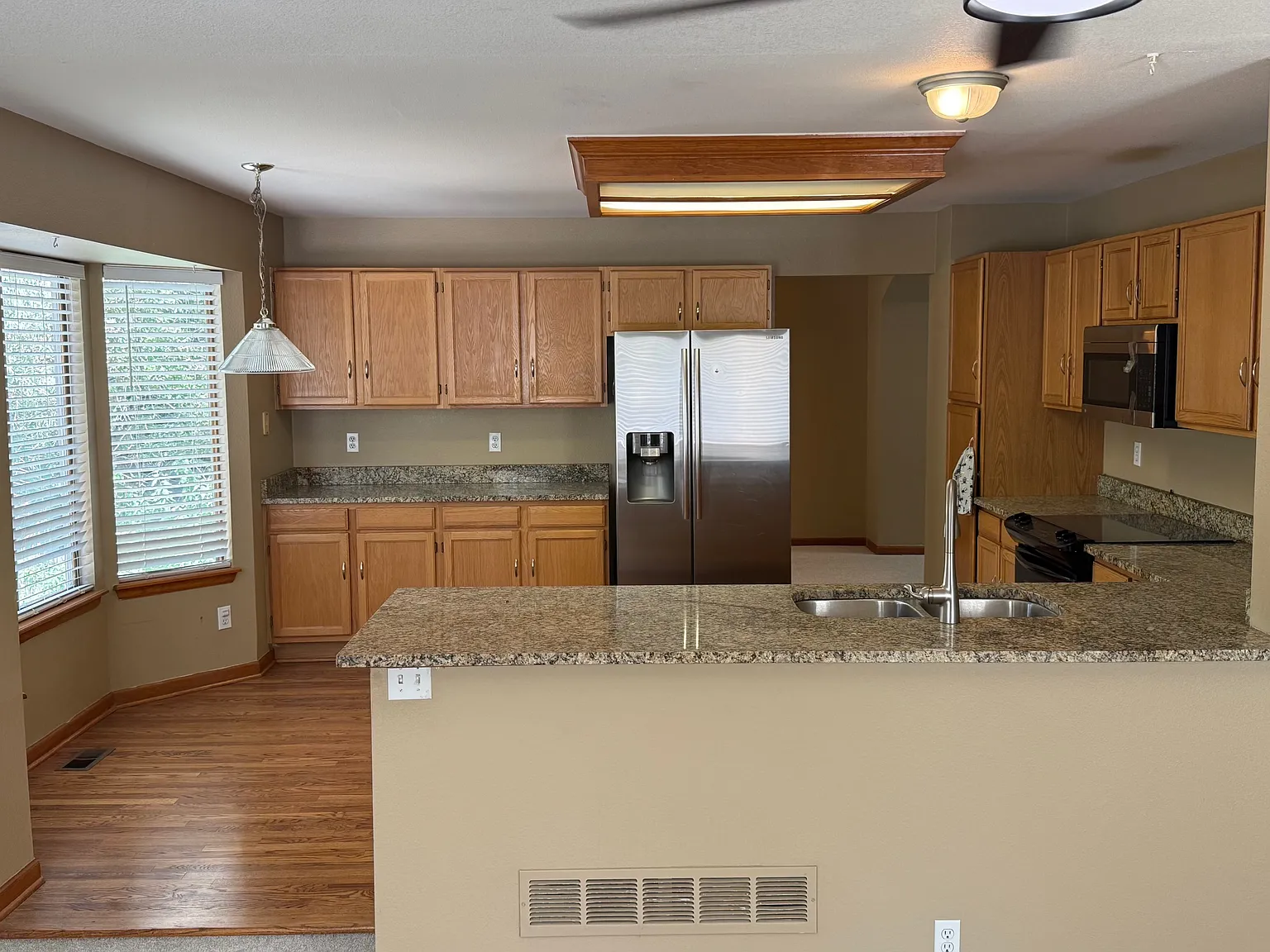 4 bed, 3000 sqft, $2,895 — Photo 2