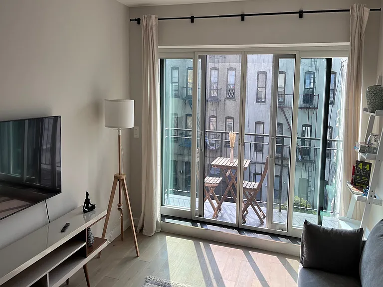 1390 Putnam Ave #4R — Photo 11