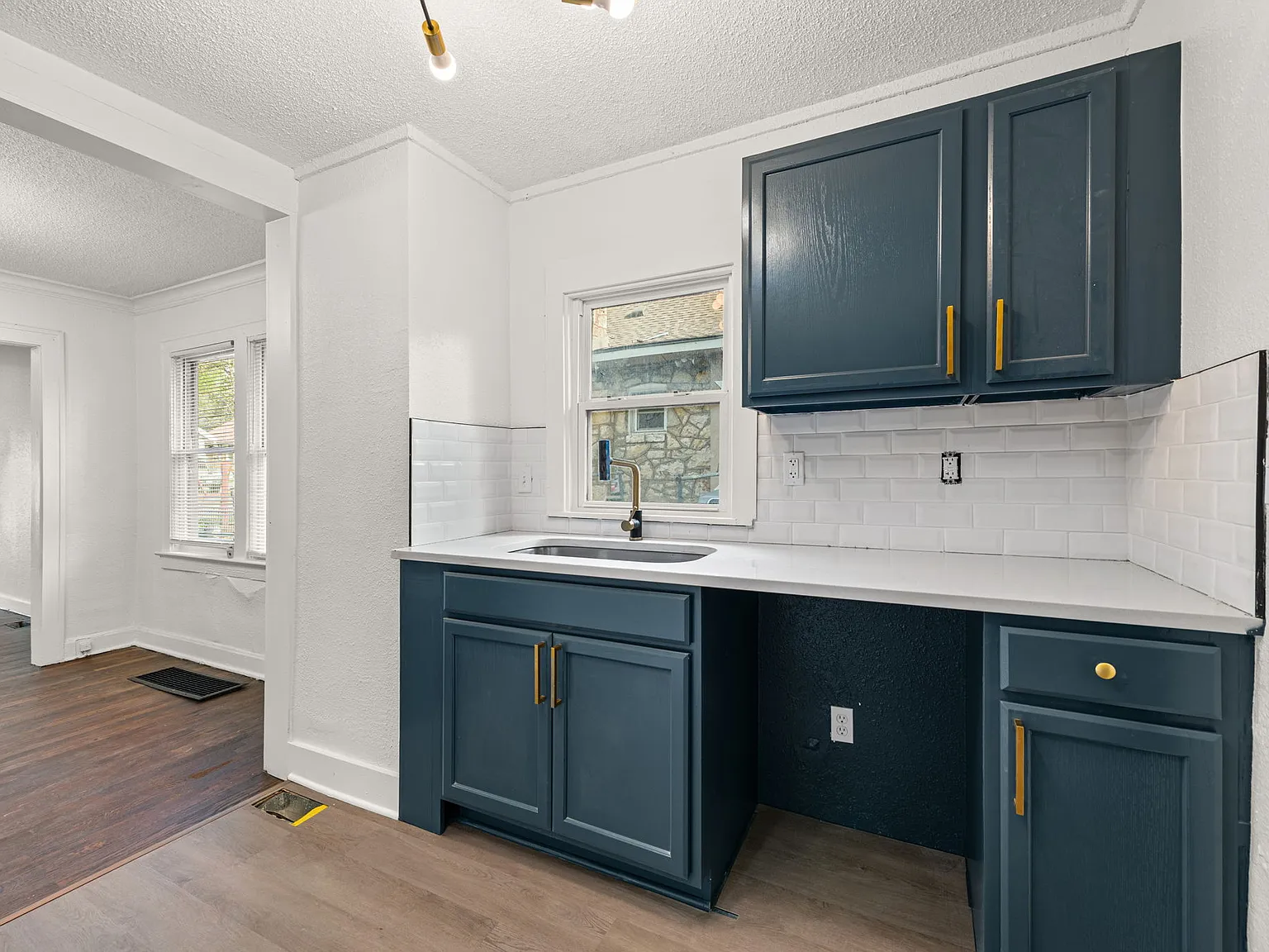 4 bed, 1250 sqft, $1,825 — Photo 2