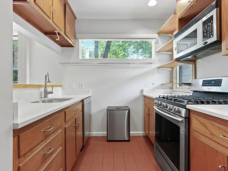 336 Harvard St #E — Photo 5