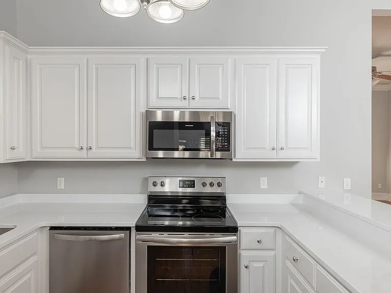 349 N Rollston Ave — Photo 5