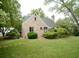 4111 Lee Rd, Gibsonia, PA 15044