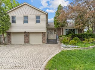 216 E Fox Hill Dr, Buffalo Grove, IL
