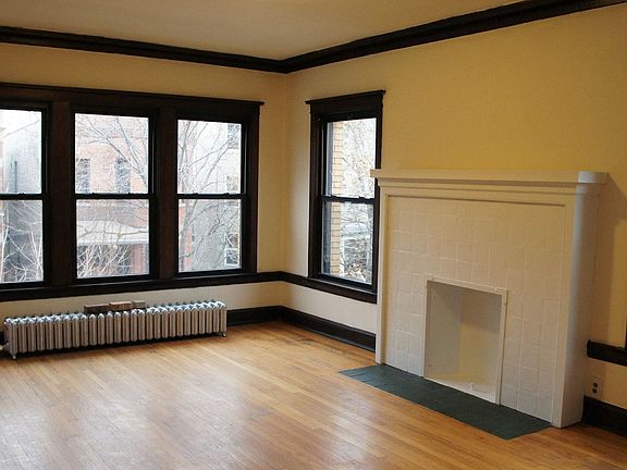 3rd image of 2516 N Sawyer Ave #2E