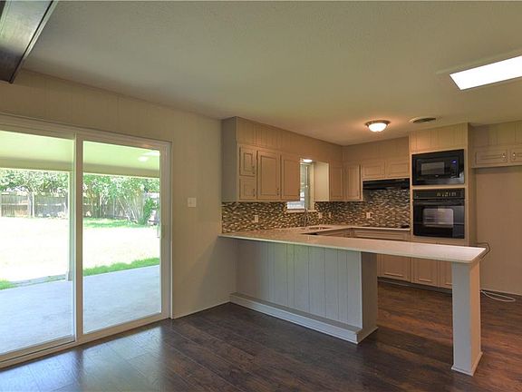 4th image of 4929 Carol Ct