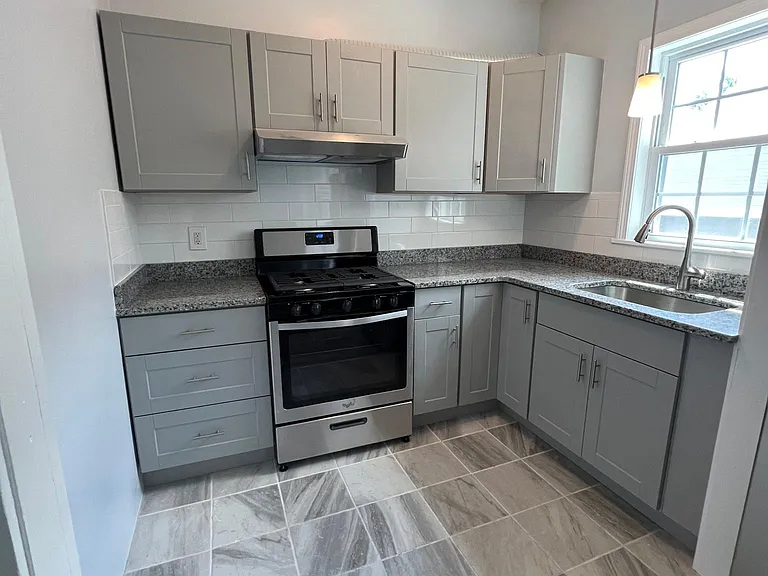 231 Foster St — Photo 3