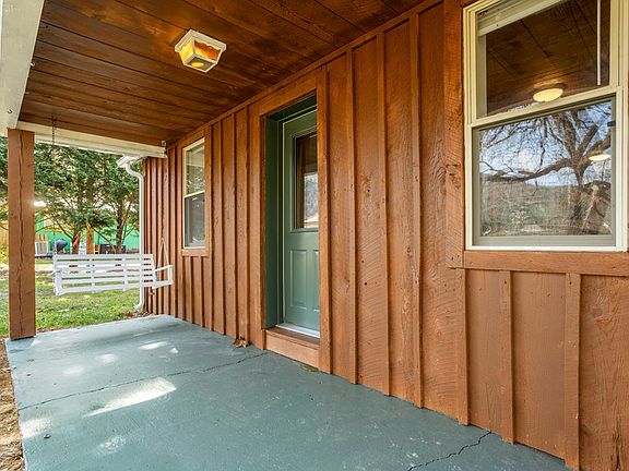 3rd image of 338 Whistlestop Rd