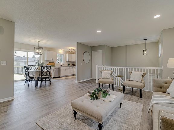 3rd image of 430 Wagon Wheel Cir