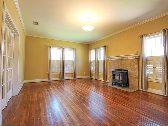 4th image of 500 E Merritt St