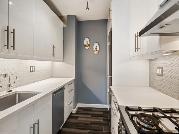 304 East 65th Street image 6 of 13