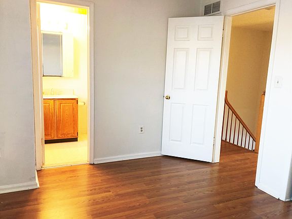 5th image of 54 E Shrewsbury Pl
