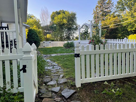 3rd image of 202 Hendren Ave
