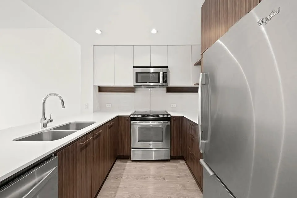 Building Photo - 608 Como Lake Ave #416