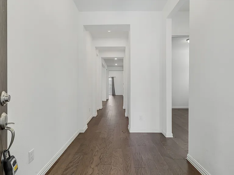 8308 Pine Valley Dr — Photo 4