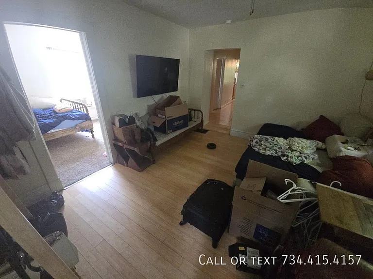 110 E Summit St — Photo 4