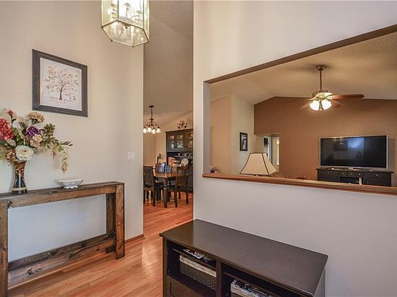 5th image of 903 Heatherbrook Dr